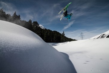 severinwegenerphoto-snow-kuehtai-andi-flat3-winter-ski-katalogue-shoot
